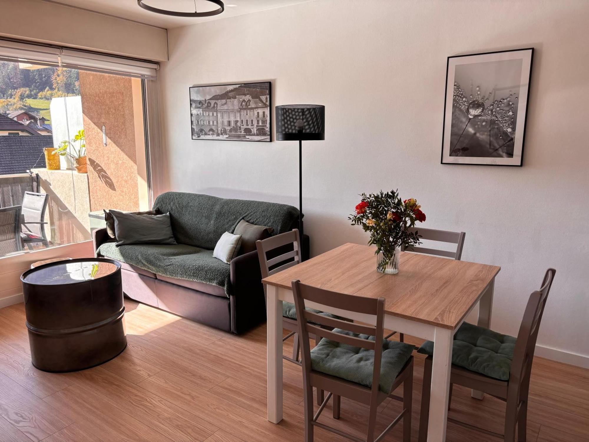 Agreable 2 Pieces Au Coeur De Thones 아파트 외부 사진